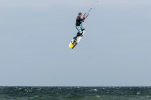 Kitesurfer jump 3