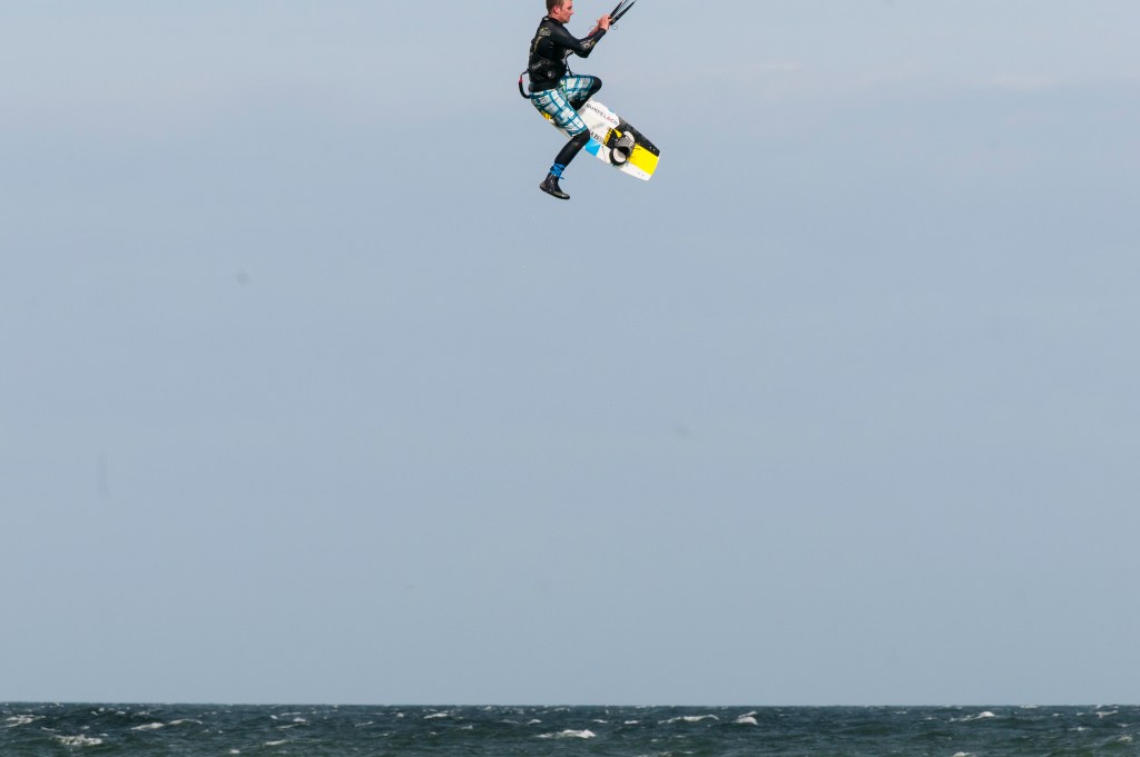 Kitesurfer jump 4